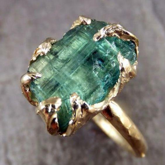 Bague vintage en verre incrusté vert