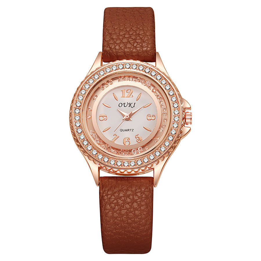 Montre Femme Ronde Avec Lunette Cristallisée Cadran Clair Et Bracelet Synthétique Léger