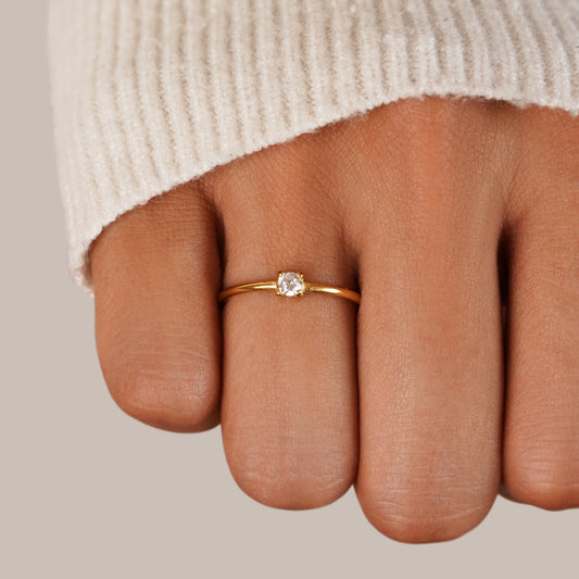 Bague en or avec pierre de naissance d'avril