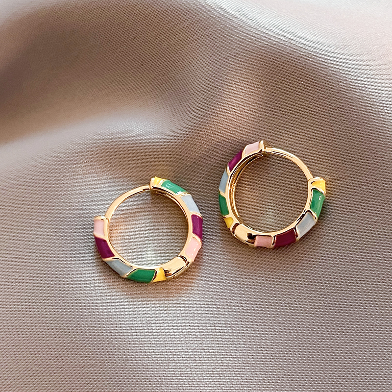 Créoles Émaillées Multicolores Dorées De La Collection Emaille Édition Limitée Luxueuse