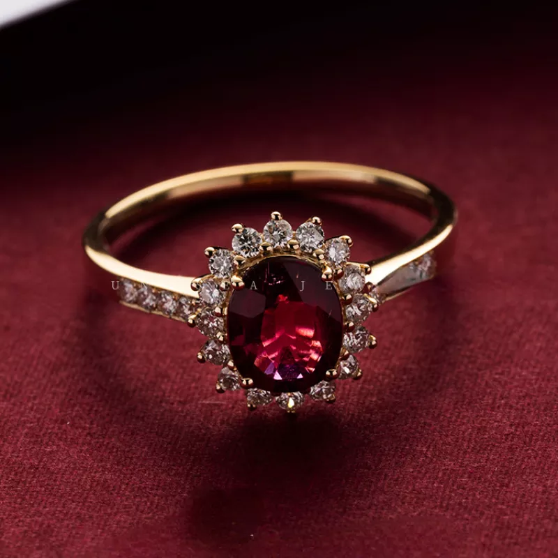 Bague vintage en cristal rouge et or