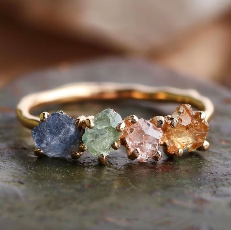Bague vintage en pierres colorées