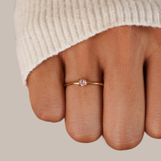 Bague en or avec pierre de naissance d'octobre
