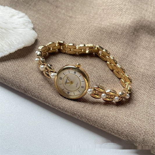 Montre Femme Bracelet Métal Avec Perles Petit Boîtier Rond Cadran Avec Chiffres Romains Lisibles