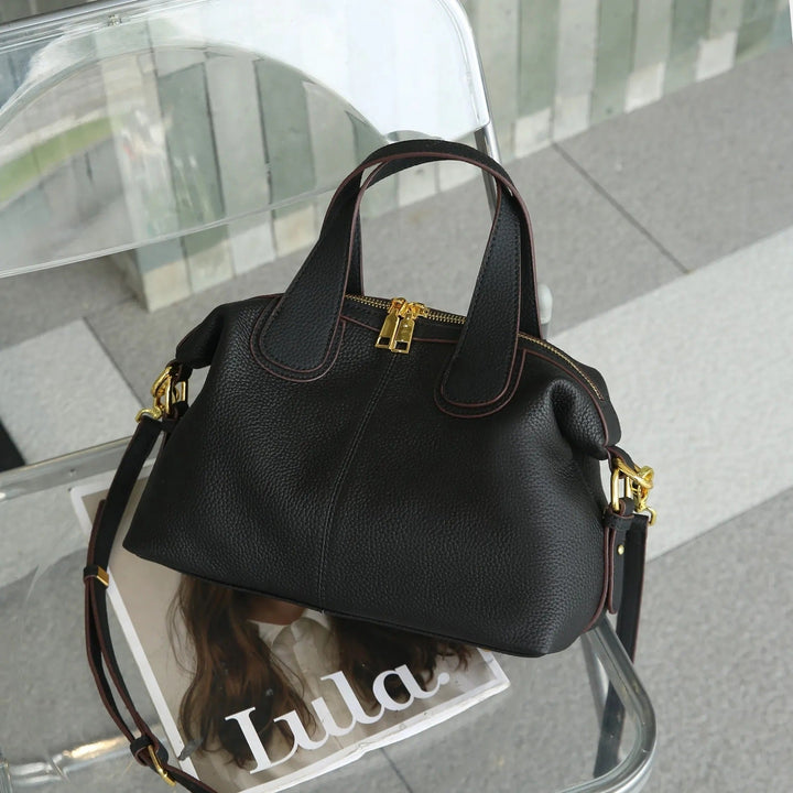 Sac à main en simili-cuir pour femme avec des accessoires métalliques de style structuré - Marcela