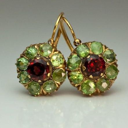 Boucles D Oreilles Rondes Cristal Vert Et Rouge Collection Luxe Édition Limitée