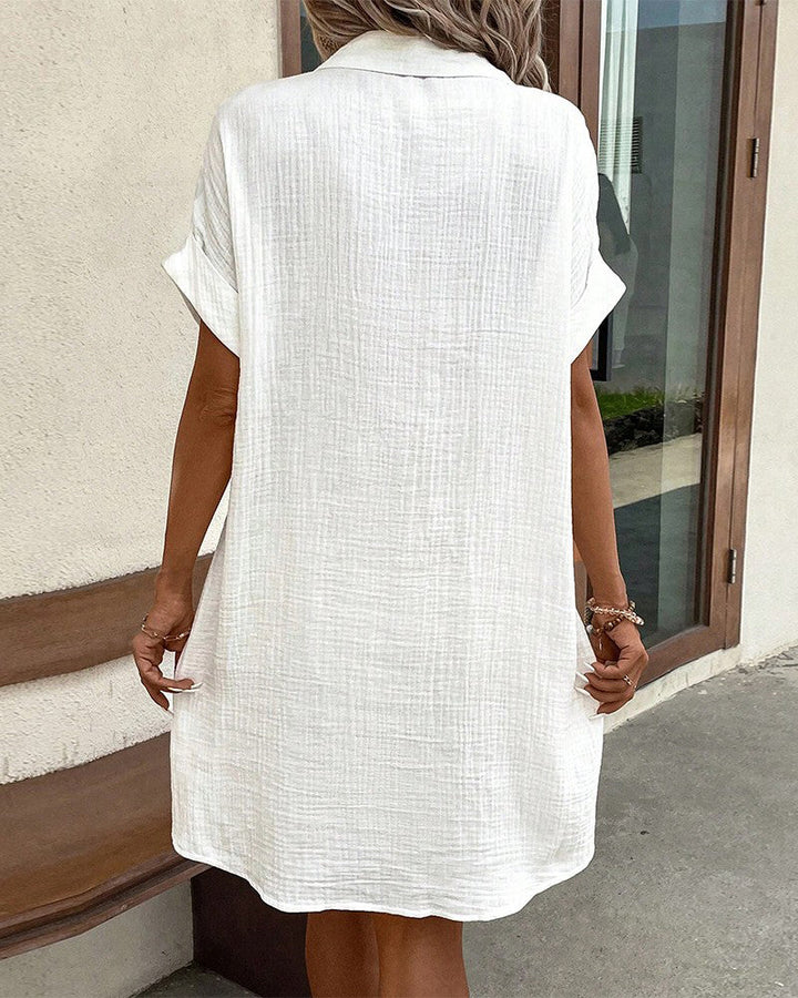 Robe chemise unie à manches courtes avec poches boutonnées