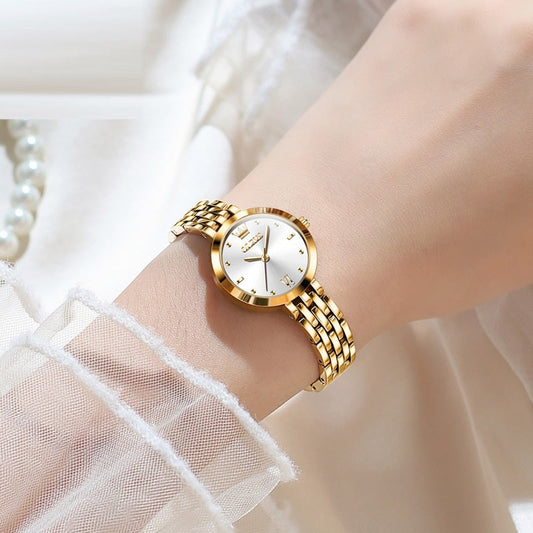 Montre Femme Cadran Blanc Élégante Boîtier et Bracelet Métalliques Mat Chiffres Romains