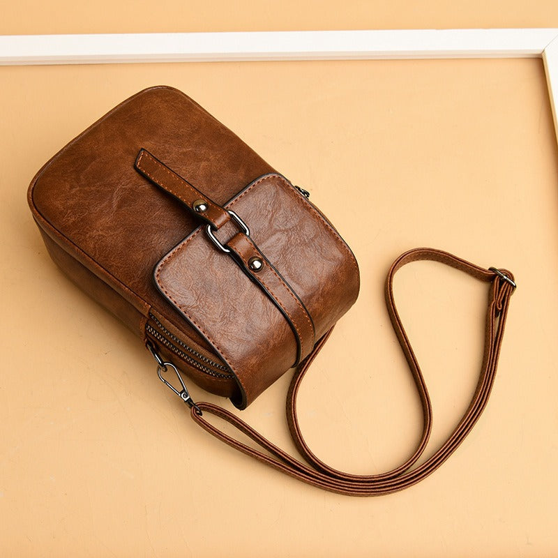Sac à bandoulière en cuir synthétique pour femme avec poche frontale compacte - Daniela