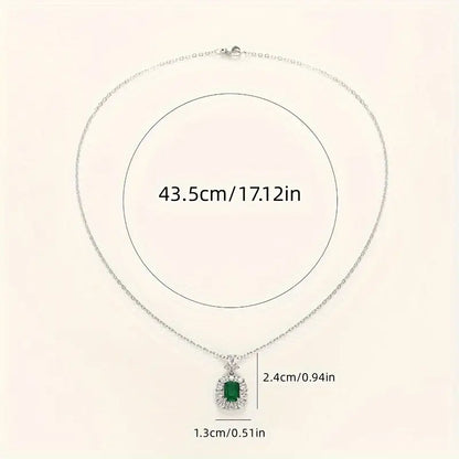 Collier en argent avec pendentif rectangulaire et zircon cubique vert - Evania