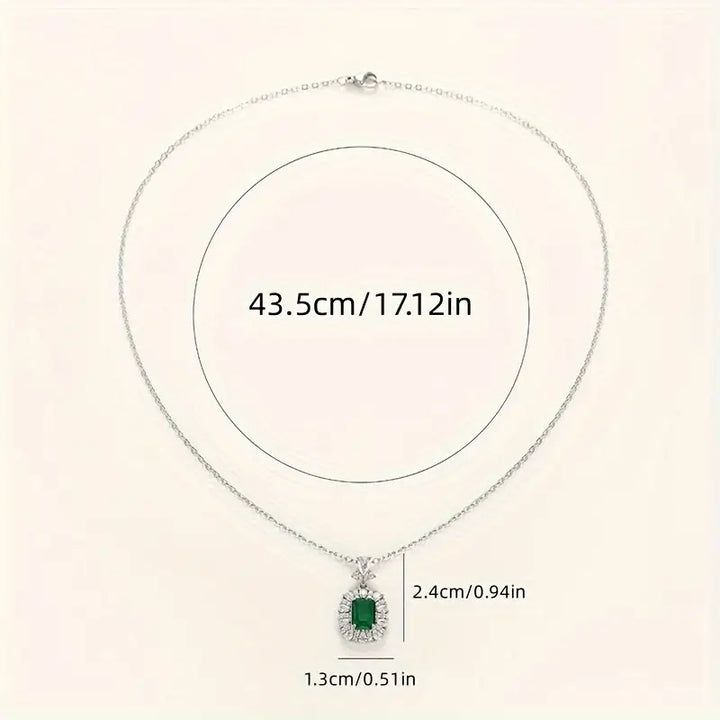 Collier en argent avec pendentif rectangulaire et zircon cubique vert - Evania