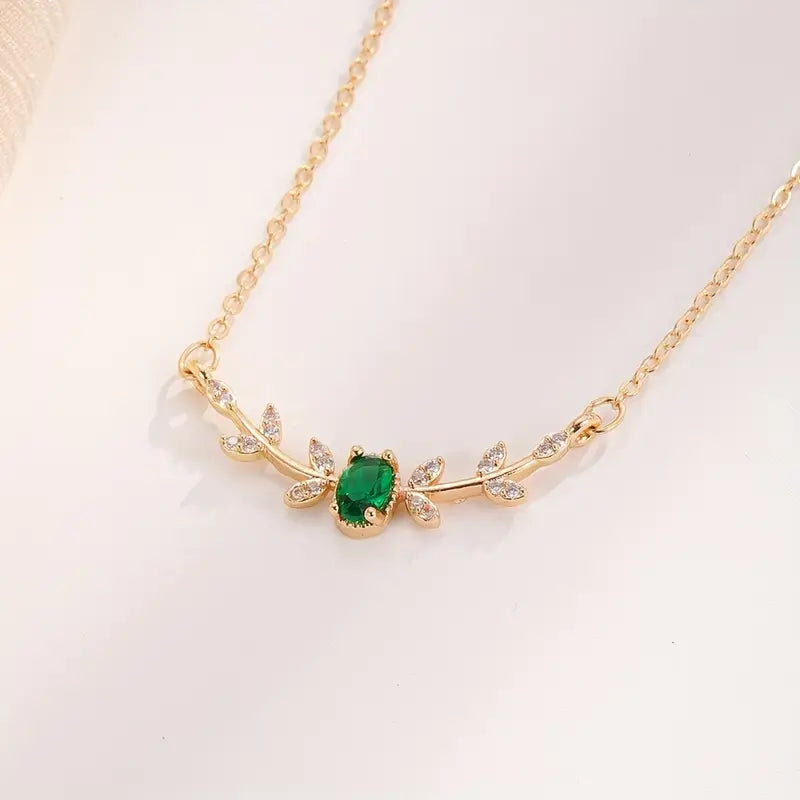 Collier en or avec pendentif en cristal vert - Liorna