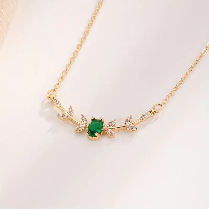 Collier en or avec pendentif en cristal vert - Liorna