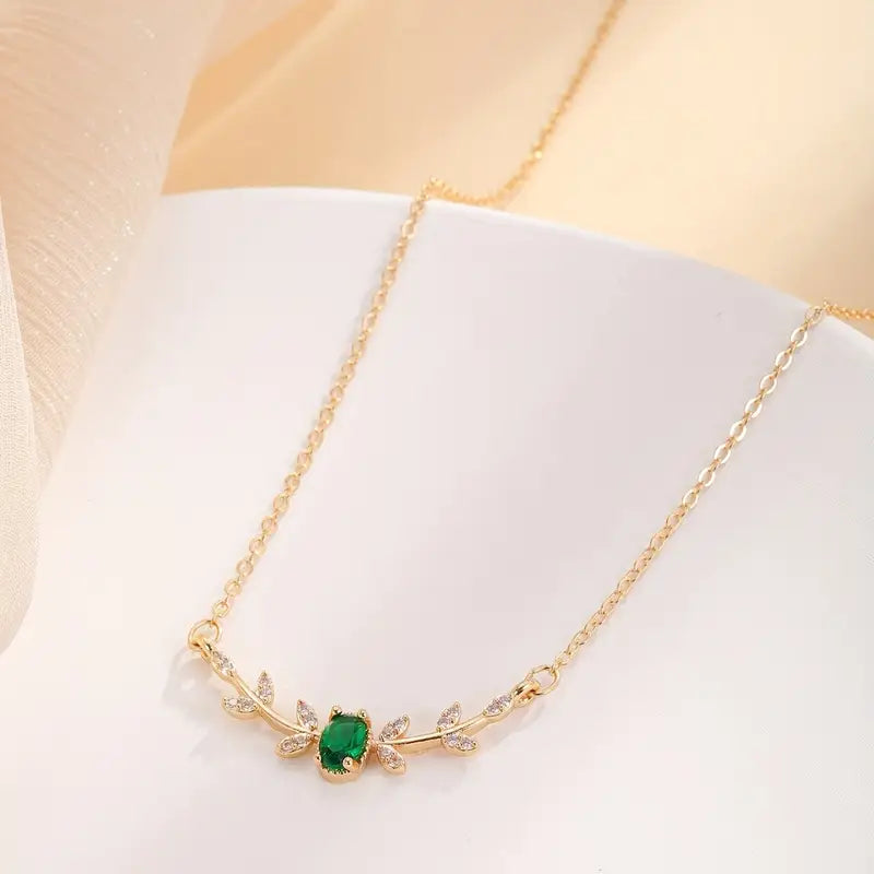 Collier en or avec pendentif en cristal vert - Liorna