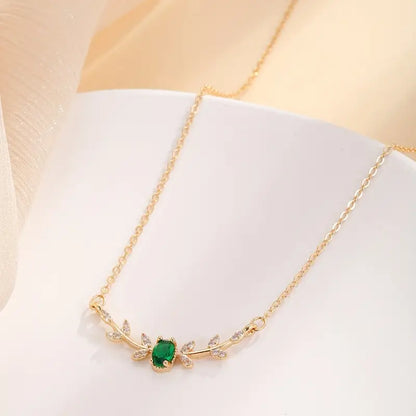 Collier en or avec pendentif en cristal vert - Liorna