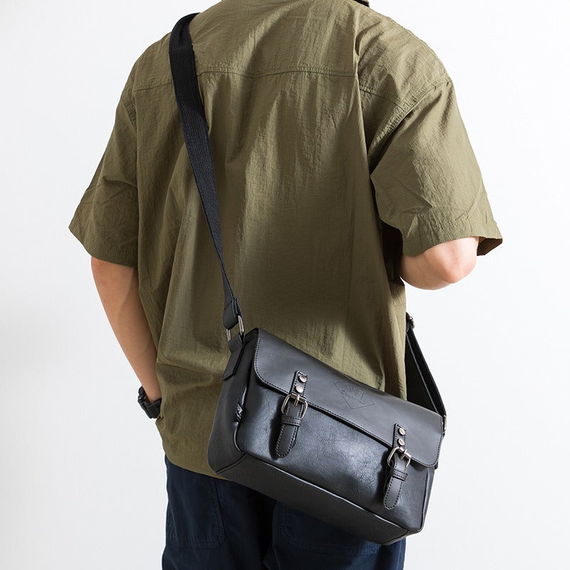 Sac à bandoulière en cuir synthétique pour homme avec boucles vintage - Matthew