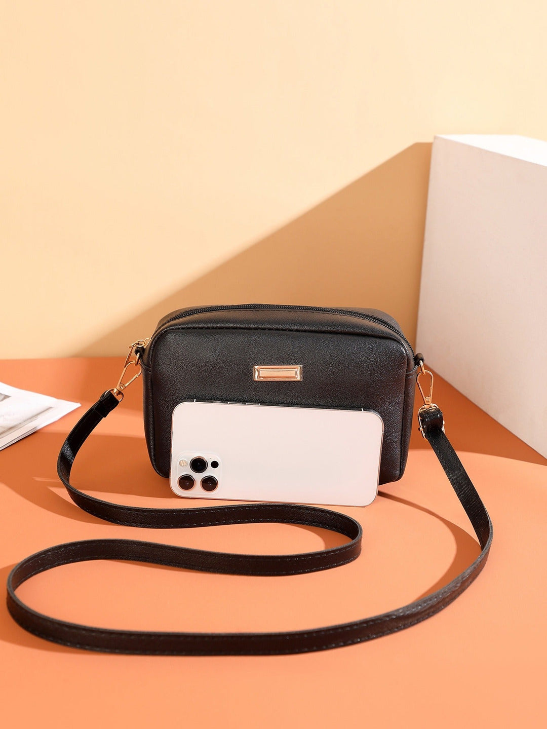 Sac à bandoulière en cuir synthétique pour femme au design minimaliste - Clara