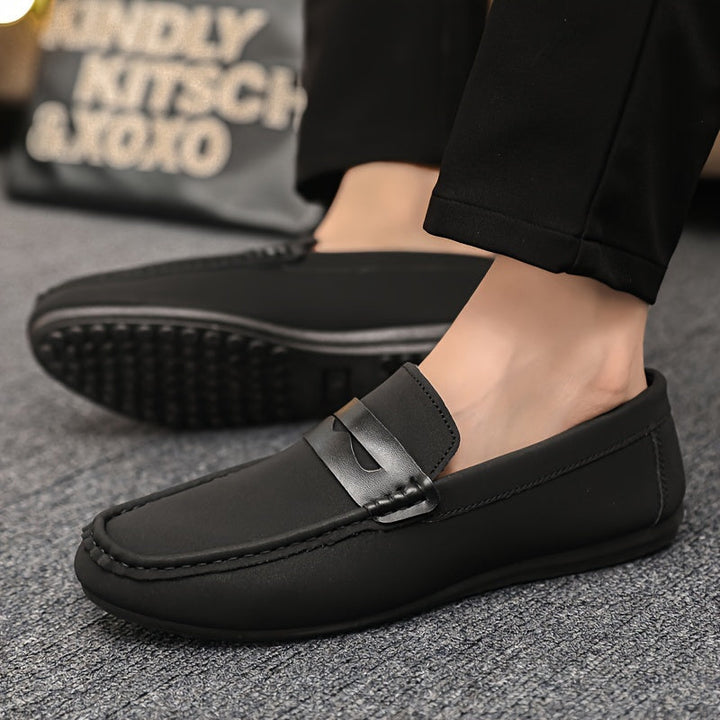 Loafers élégants pour hommes en différentes couleurs