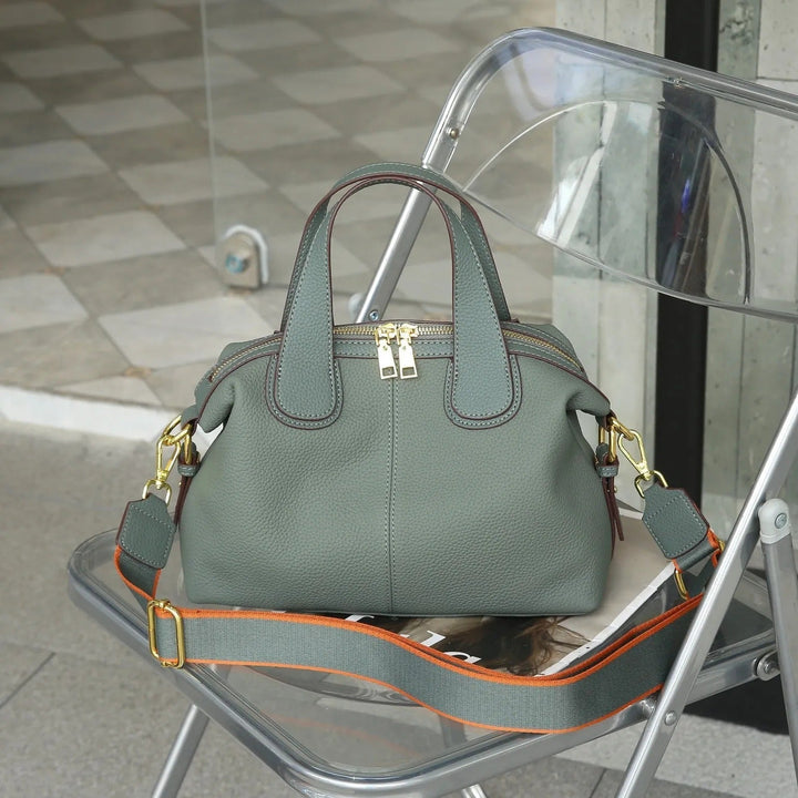 Sac à main en simili-cuir pour femme avec des accessoires métalliques de style structuré - Marcela