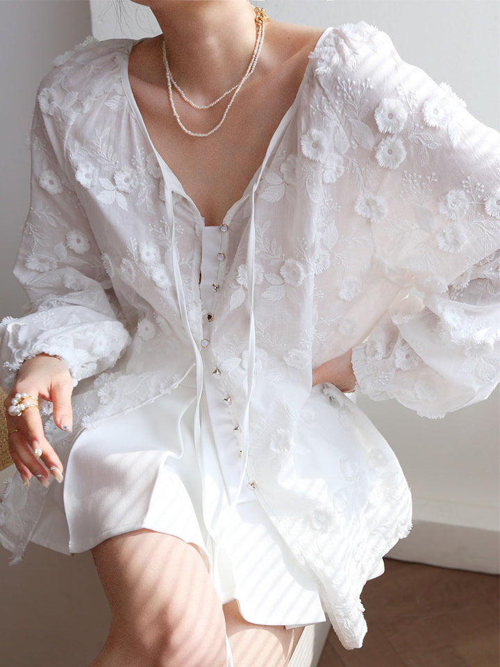 Sophie - Chemisier oversize à fleurs brodées semi-transparentes