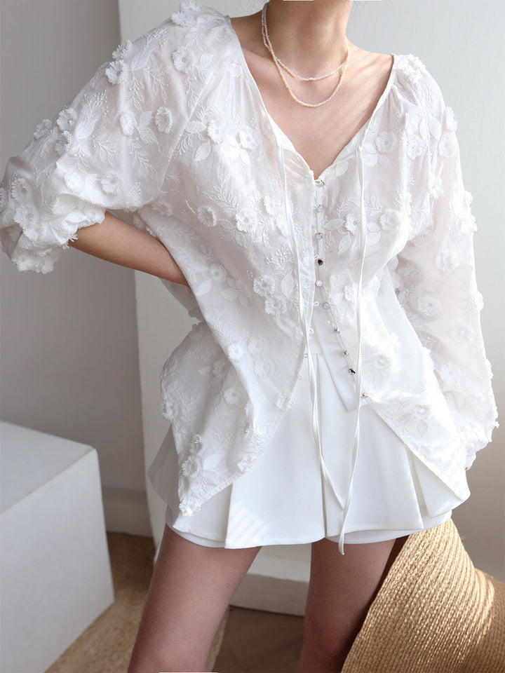 Sophie - Chemisier oversize à fleurs brodées semi-transparentes