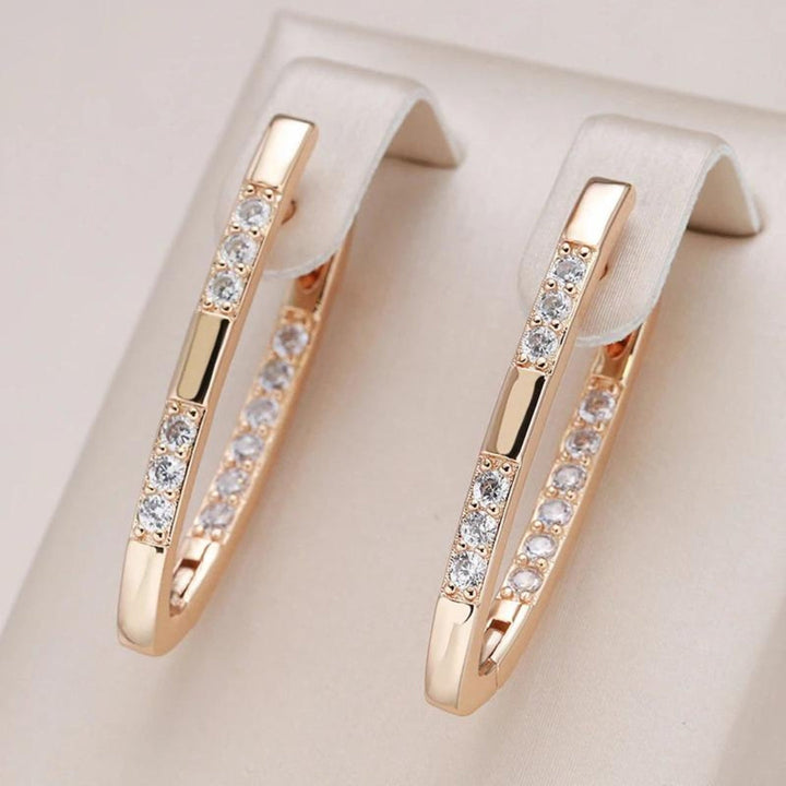 Élégantes boucles d'oreilles en zircone et or