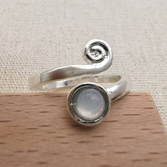 Bague vintage en pierre de lune en spirale