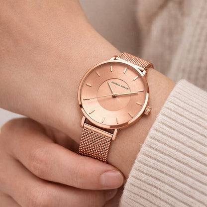 Montre Femme Minimaliste En Maille Métallique Boîtier Fin Et Cadran Clair Lisible Design Épuré