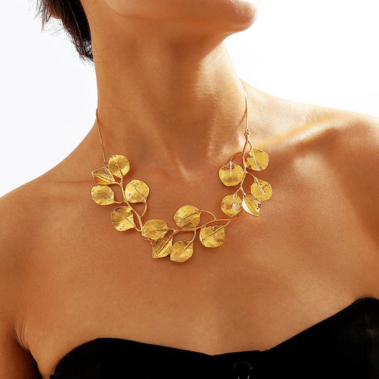 Collier d'allure feuille d'or