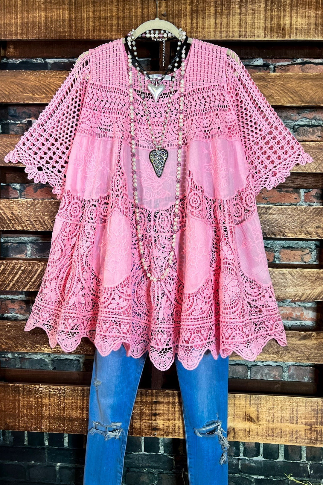 Liora - Robe féerique de style bohème avec tunique en dentelle florale rose