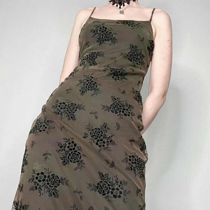 Verona - Robe vintage en dentelle florale avec superposition transparente