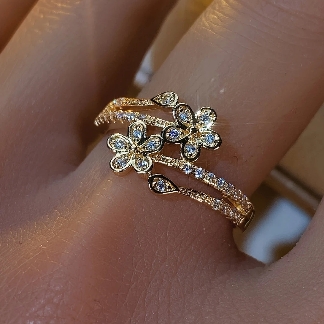 Bague en or avec fleur exquise et brillante