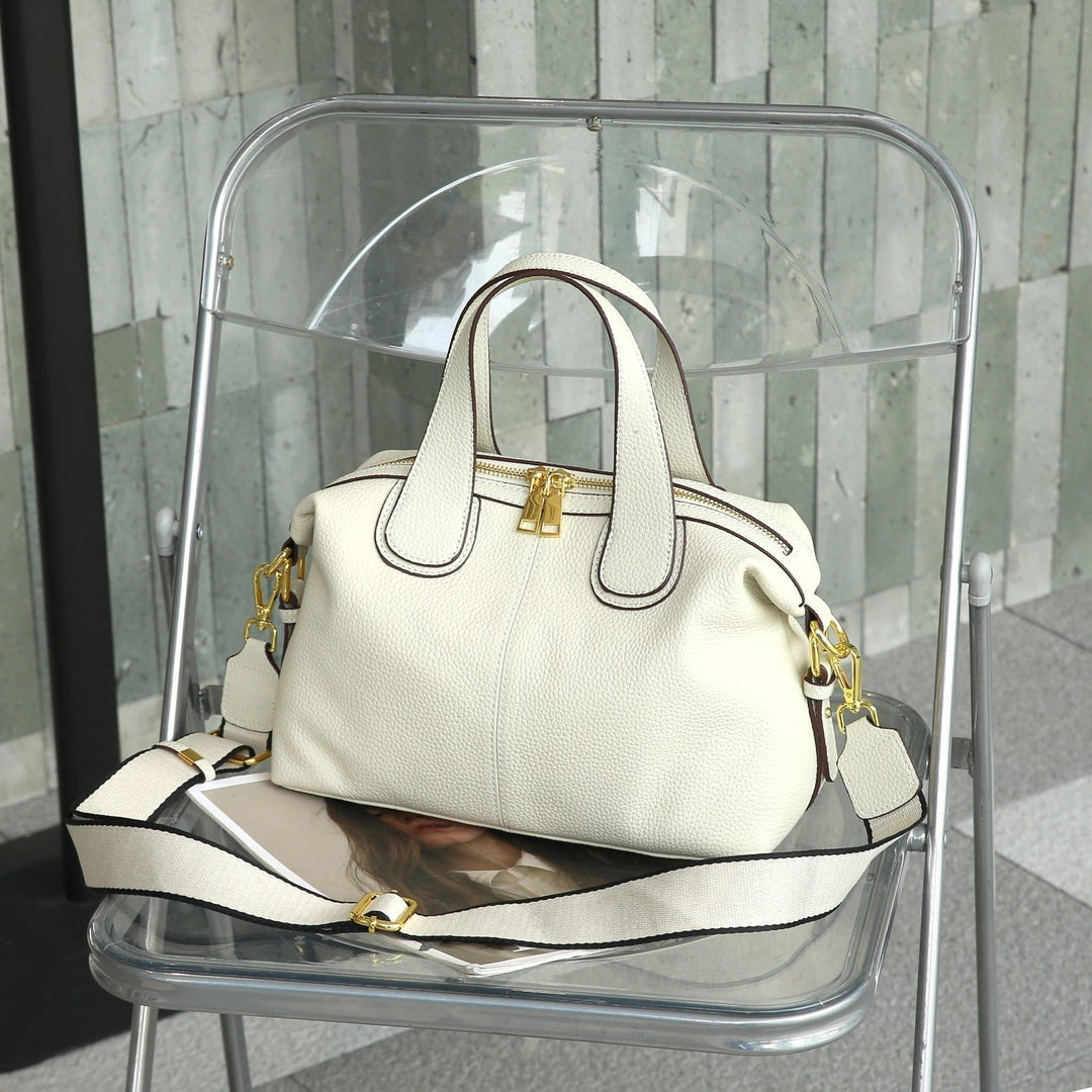 Sac à main en simili-cuir pour femme avec des accessoires métalliques de style structuré - Marcela