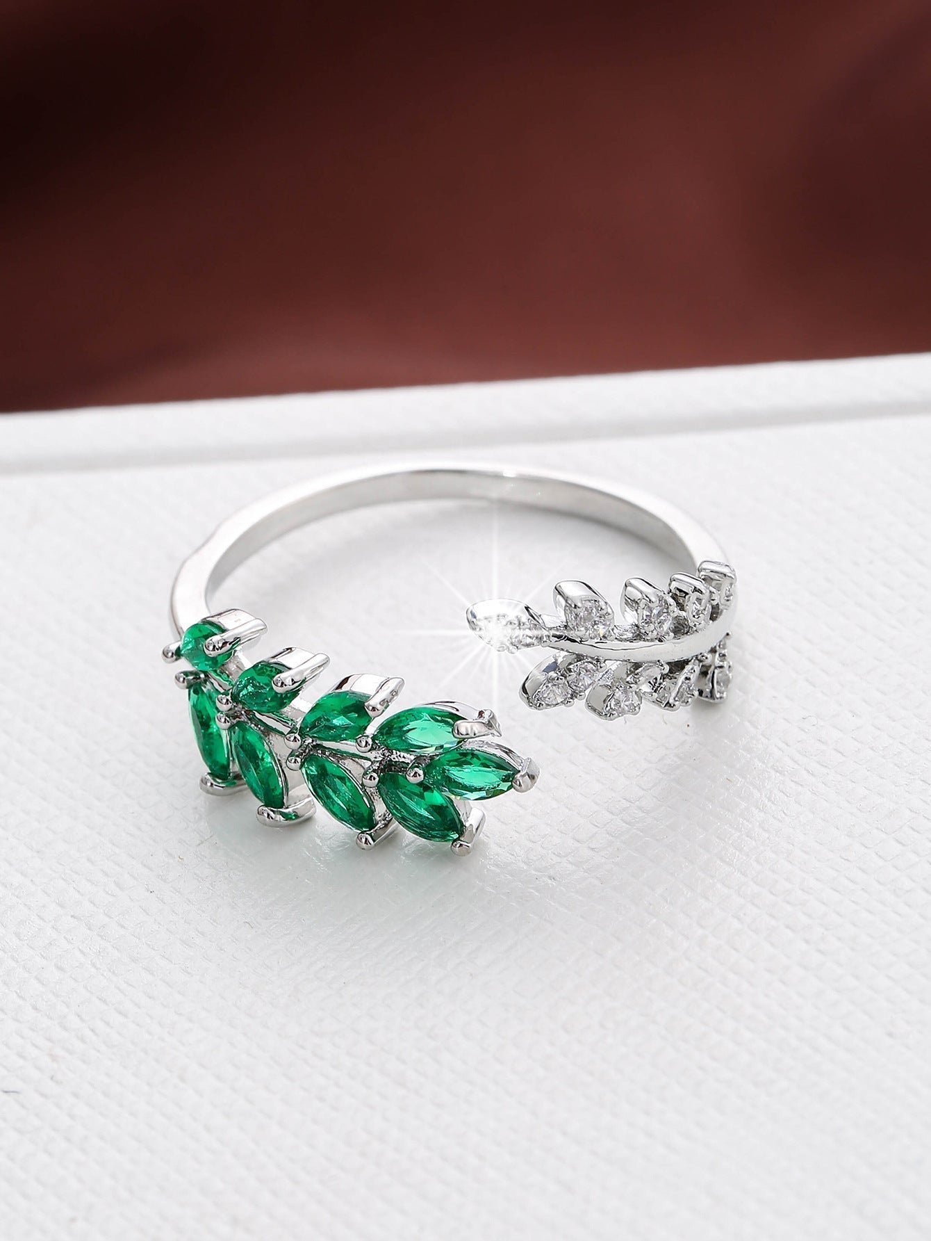 Bague réglable en argent avec feuilles de cristal vert - Liora