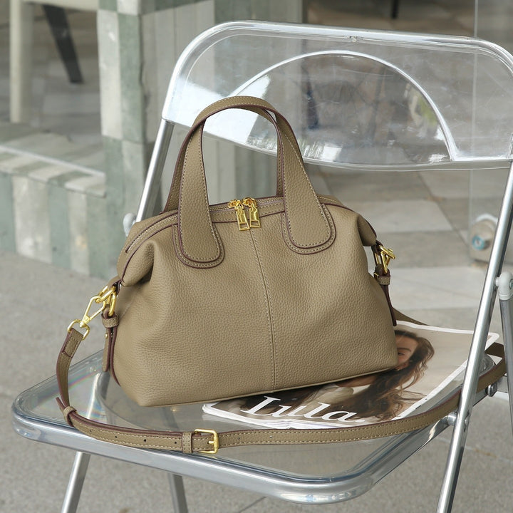 Sac à main en simili-cuir pour femme avec des accessoires métalliques de style structuré - Marcela