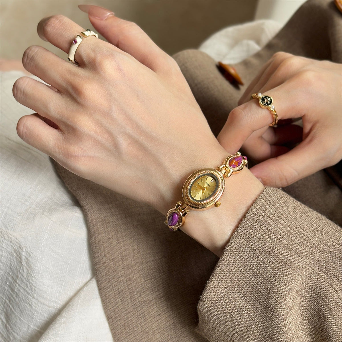 Montre Femme Boîtier Ovale Central Sur Bracelet À Maillons Ornée De Pierres Sur Les Côtés Modèle Alviera