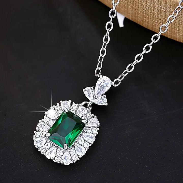 Collier en argent avec pendentif rectangulaire et zircon cubique vert - Evania