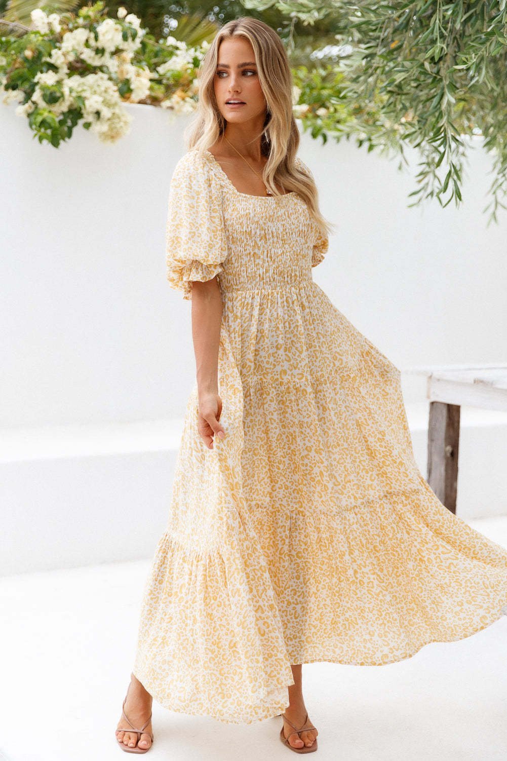 Betina - Robe maxi smockée à encolure carrée