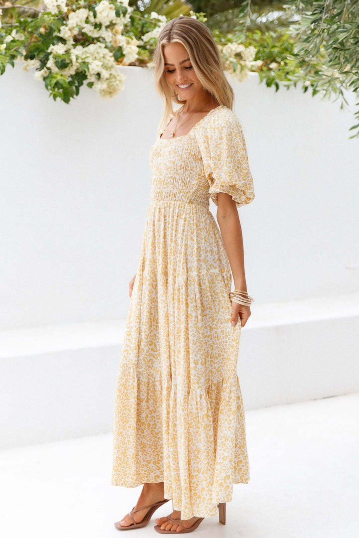 Betina - Robe maxi smockée à encolure carrée