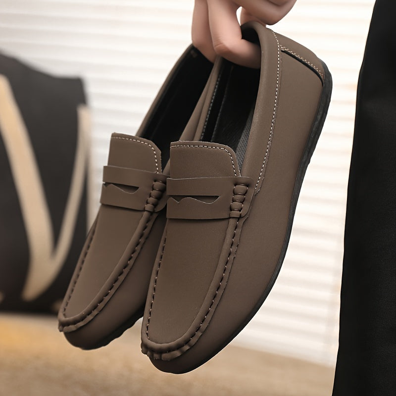 Loafers élégants pour hommes en différentes couleurs