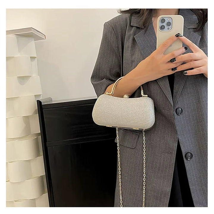 Sac de soirée pour femme avec détails brillants et poignée ornée de bijoux - Dhalia