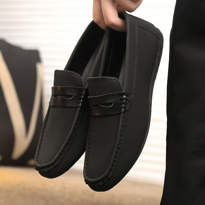 Loafers élégants pour hommes en différentes couleurs