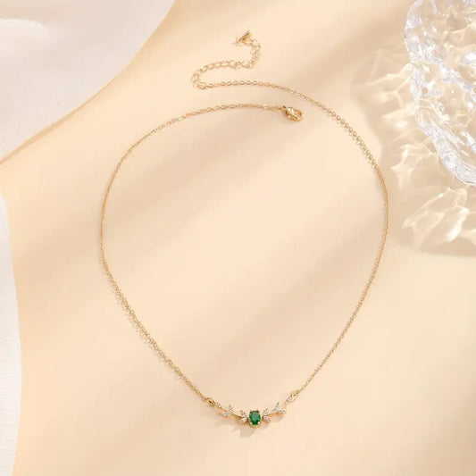 Collier en or avec pendentif en cristal vert - Liorna