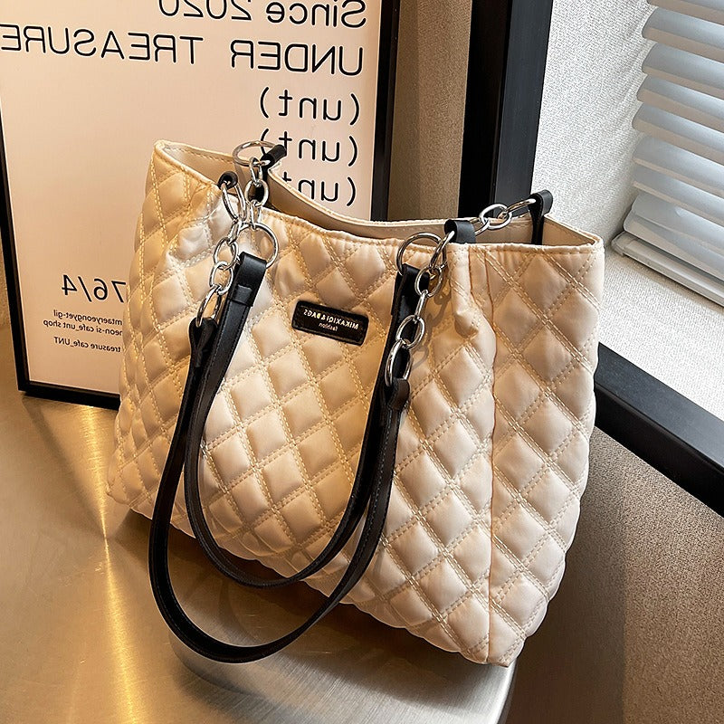 Sac shopper matelassé pour femme avec double poignée et chaîne en métal - Eloisa