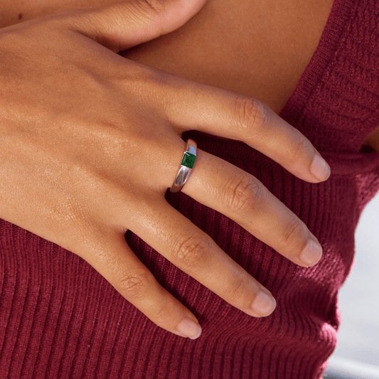 Bague en argent et émeraude