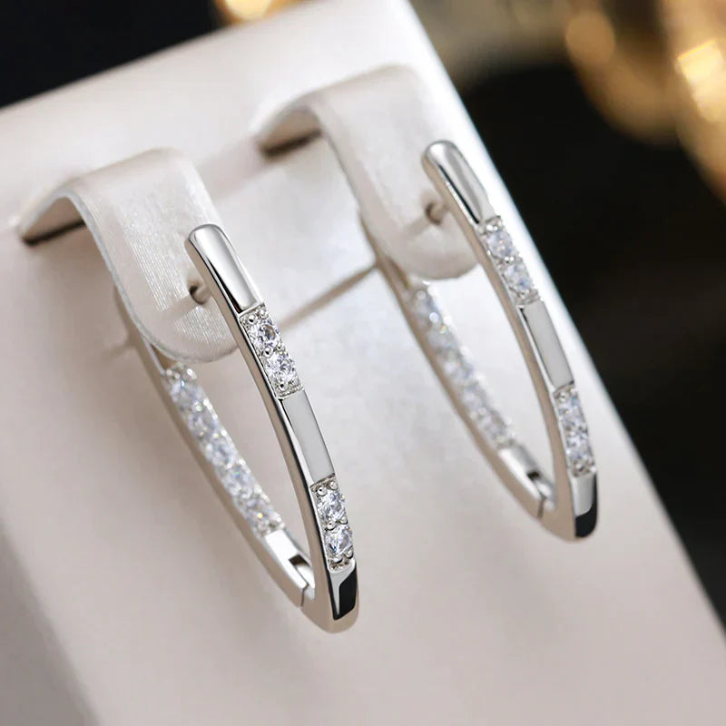 Élégantes boucles d'oreilles en zircone et or