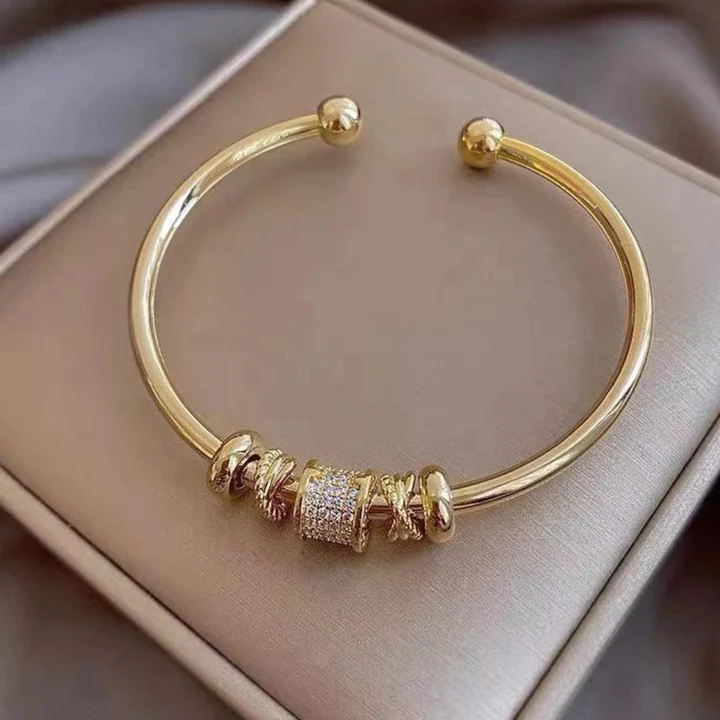 Bracelet rigide doré avec breloques décoratives - Diva