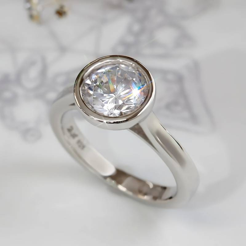 Bague vintage en argent avec zirconium