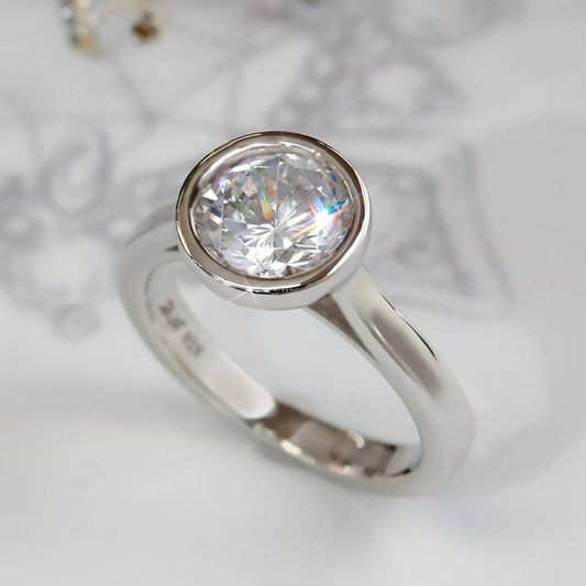 Bague vintage en argent avec zirconium