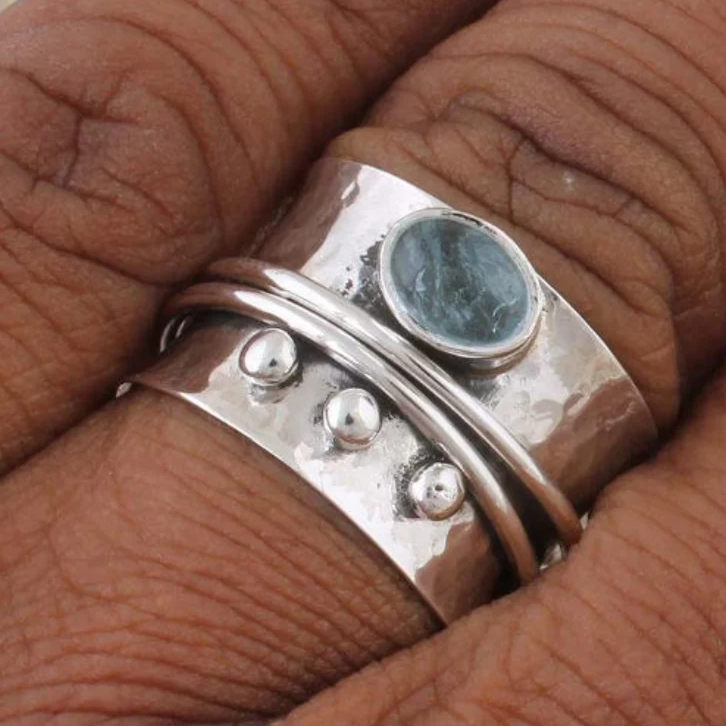 Bague vintage en pierre de lune incrustée